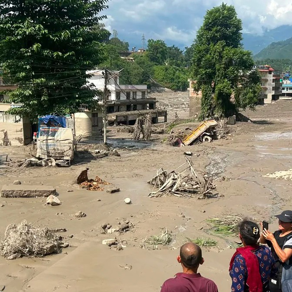 Ít nhất 160 người chết, hàng trăm người mất tích do lũ quét kinh hoàng ở biên giới Nepal - Trung Quốc