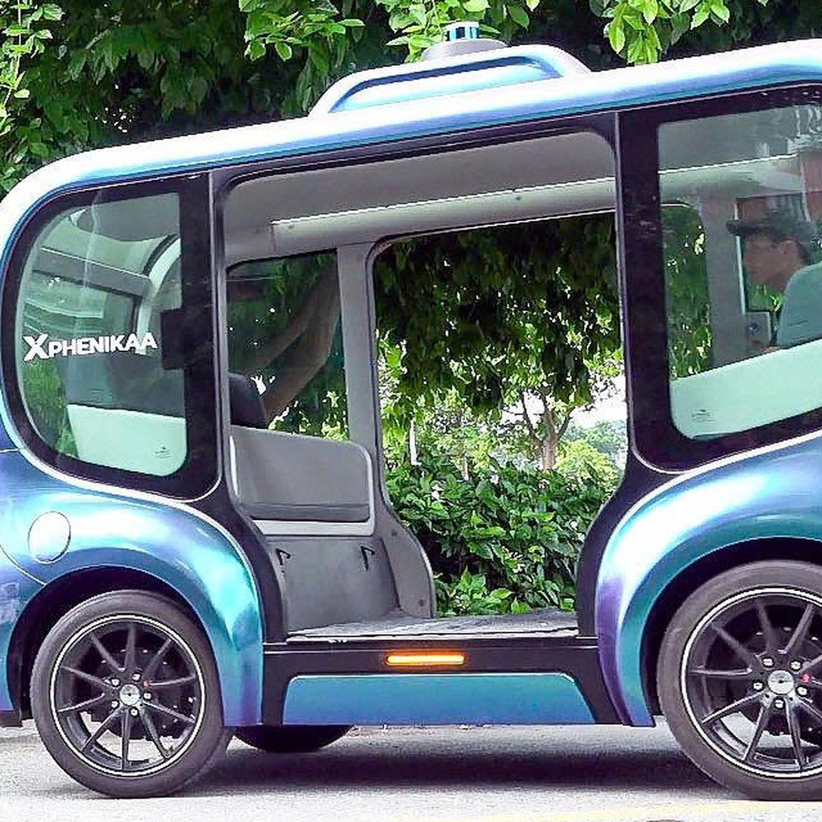 Hà Nội cho phép thử nghiệm xe buýt tự hành, robotaxi, robot giao hàng
