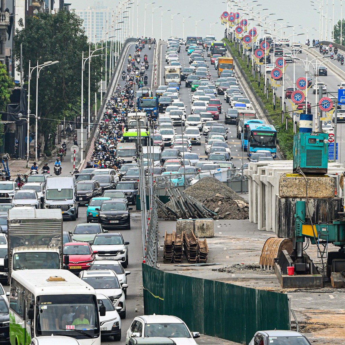 Phạt 9 trường hợp không giữ khoảng cách an toàn trên cao tốc trong ngày đầu nghỉ lễ