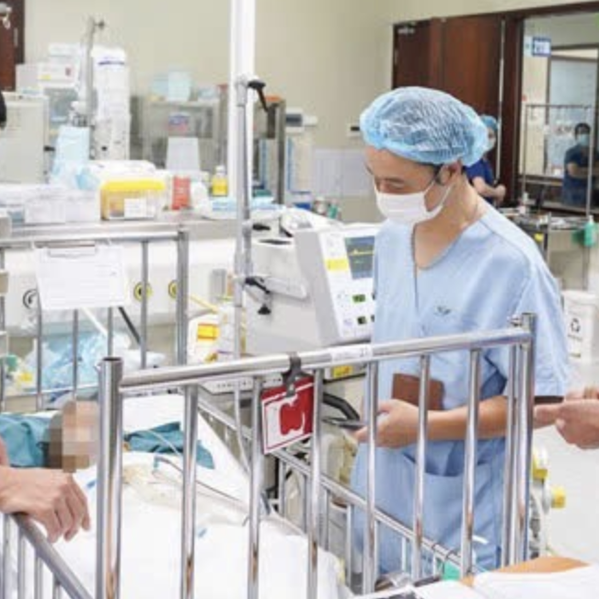 Bé 21 tháng tuổi tử vong sau một cú vặn tay ga xe máy điện