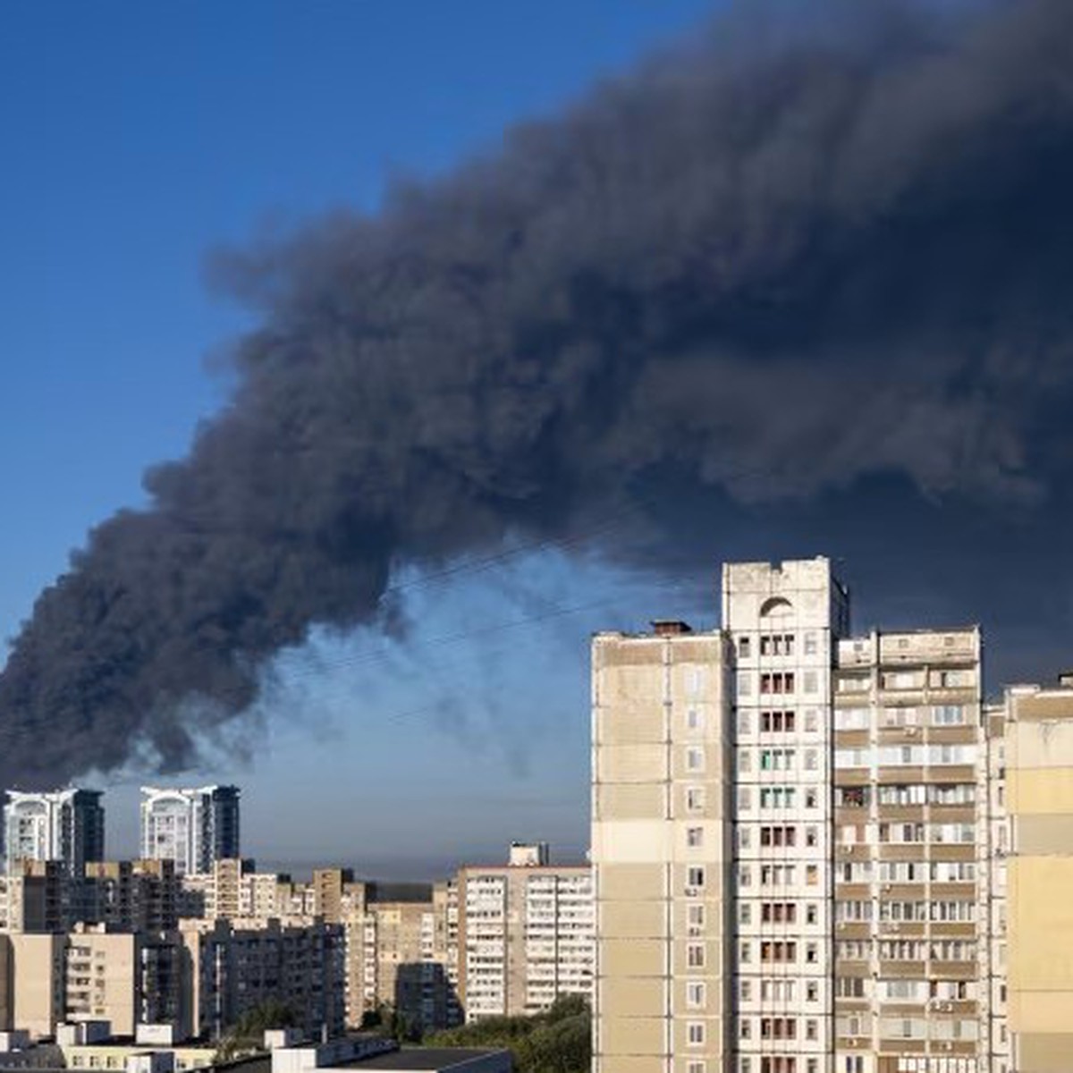 Drone Nga tập kích kho hàng ở Kiev, ít nhất 27 người chết