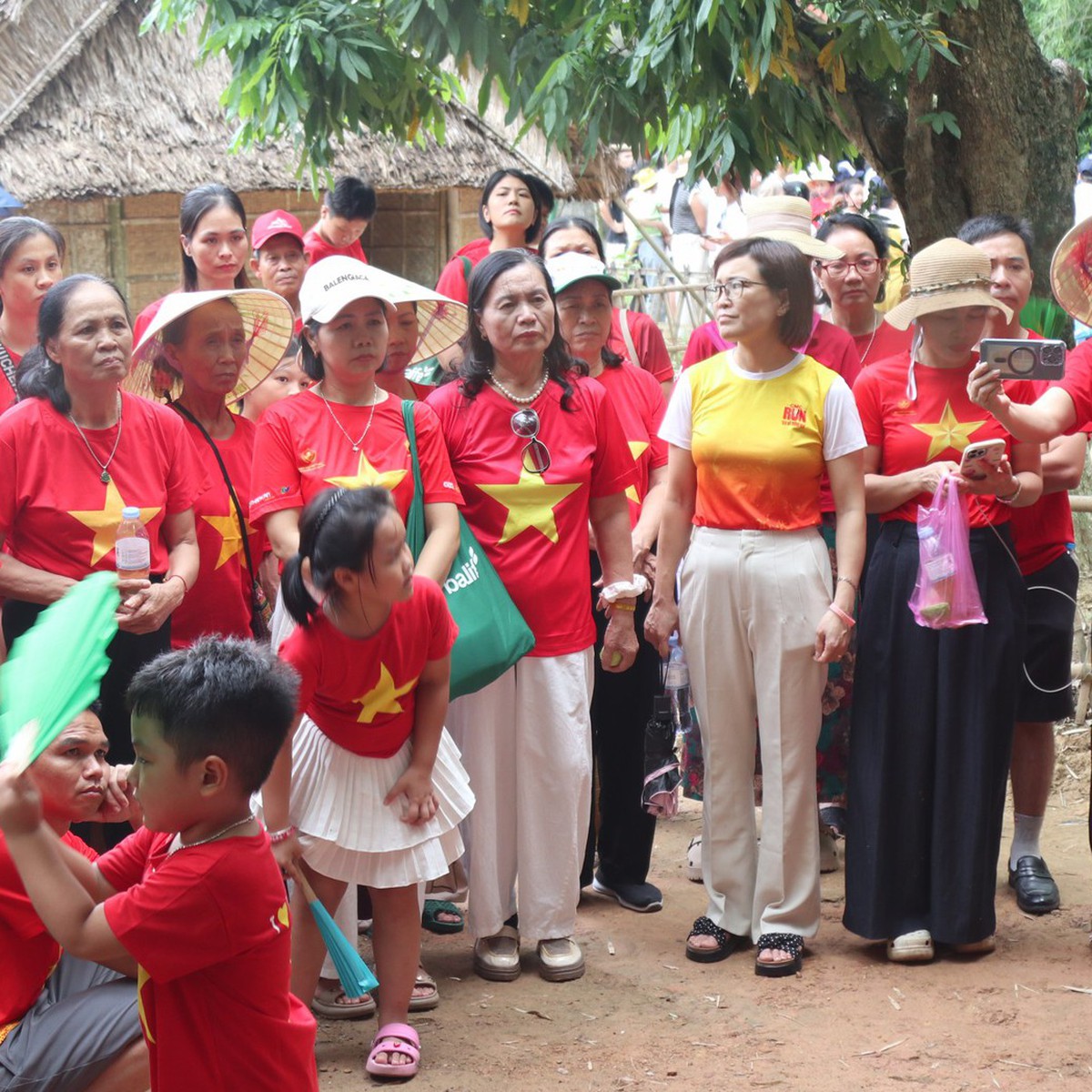 Người dân muôn phương về thăm quê Bác Hồ dịp Quốc khánh