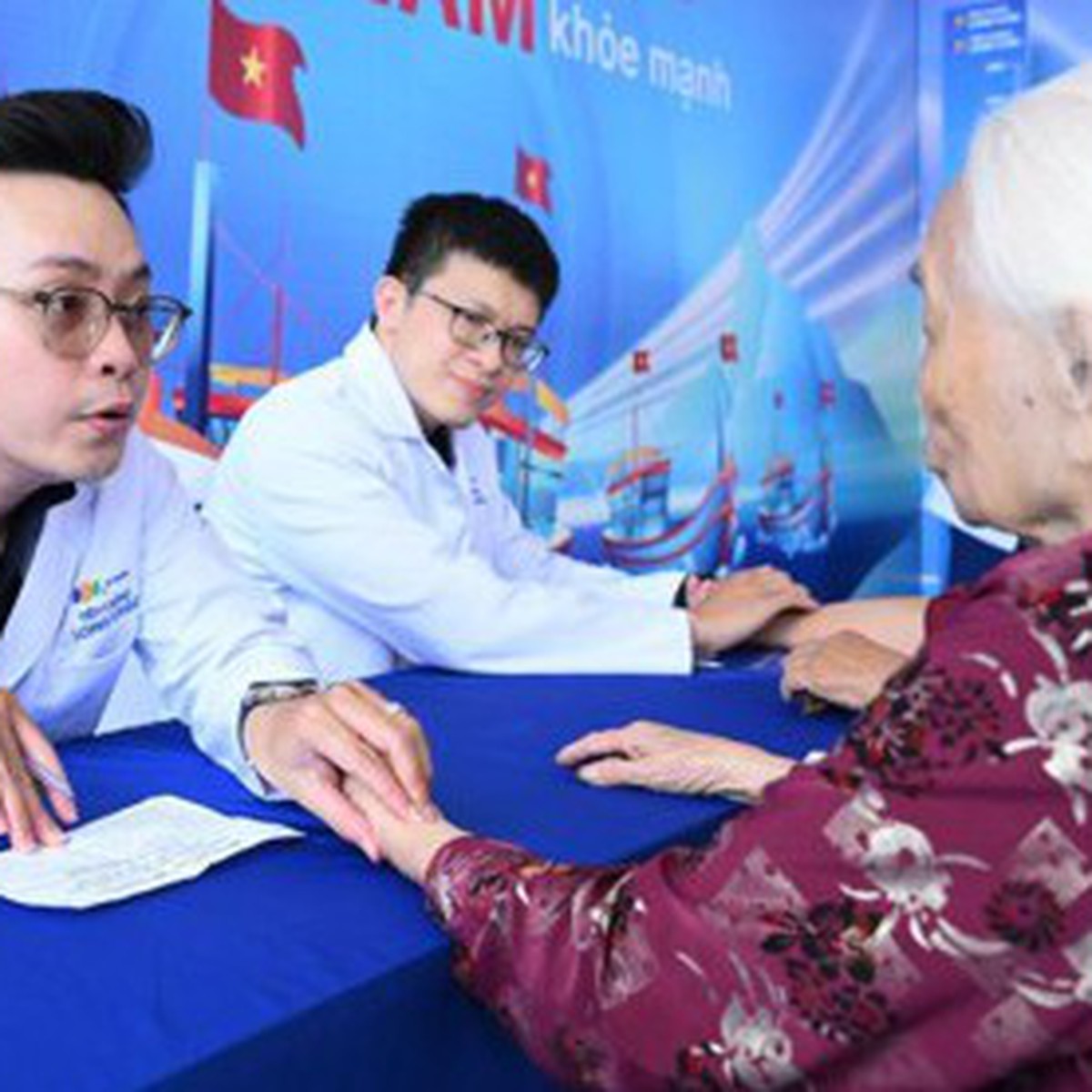 Chuỗi nhà thuốc đầu tiên hiện diện tại Côn Đảo: Long Châu 'đi thật xa để đến thật gần' người dân