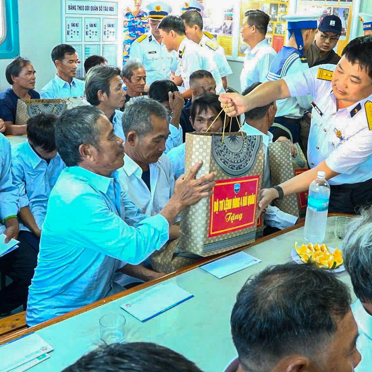 33 ngư dân bị chìm tàu ở Trường Sa đã về đất liền an toàn