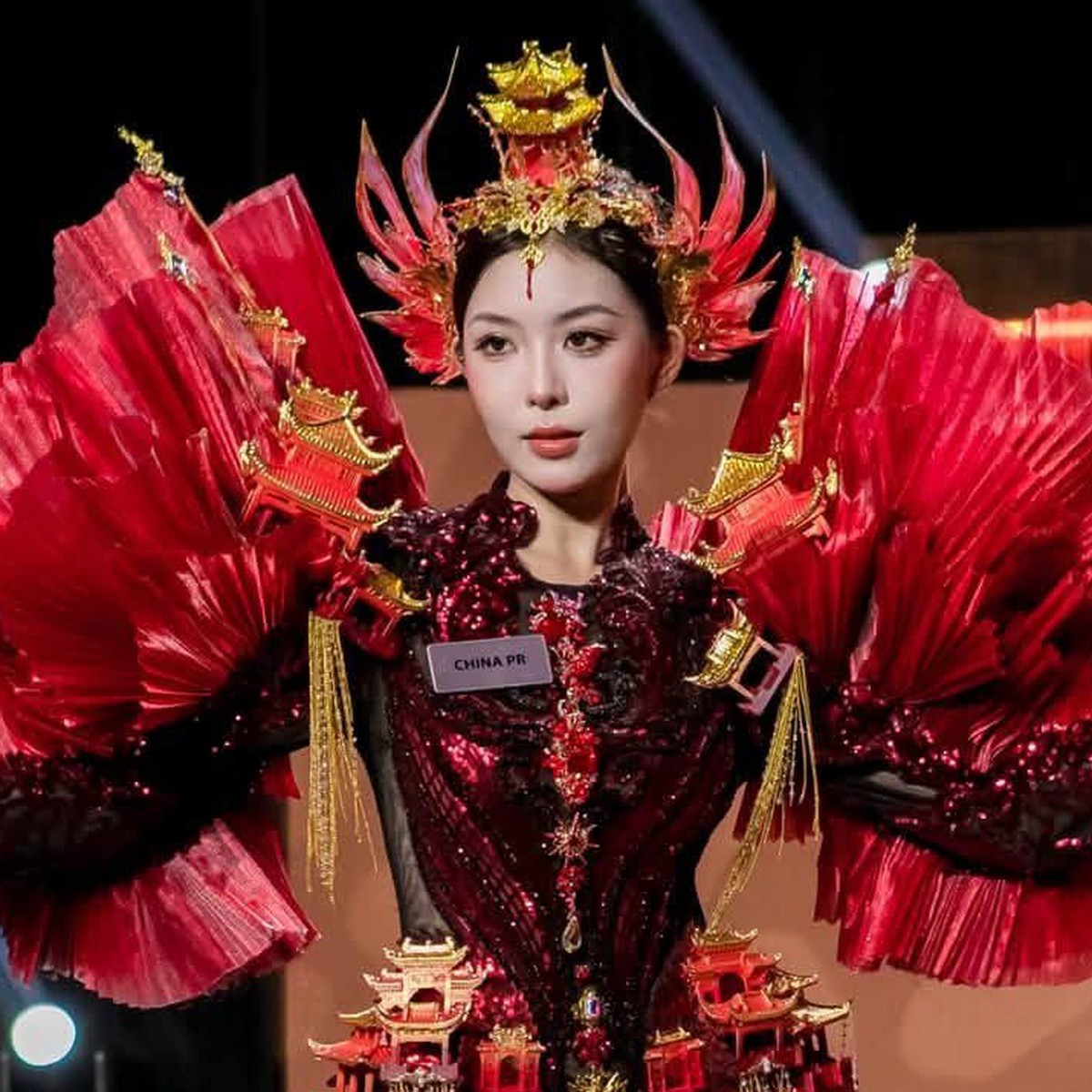 Người đẹp Miss World kể chuyện văn hóa bản địa qua thời trang