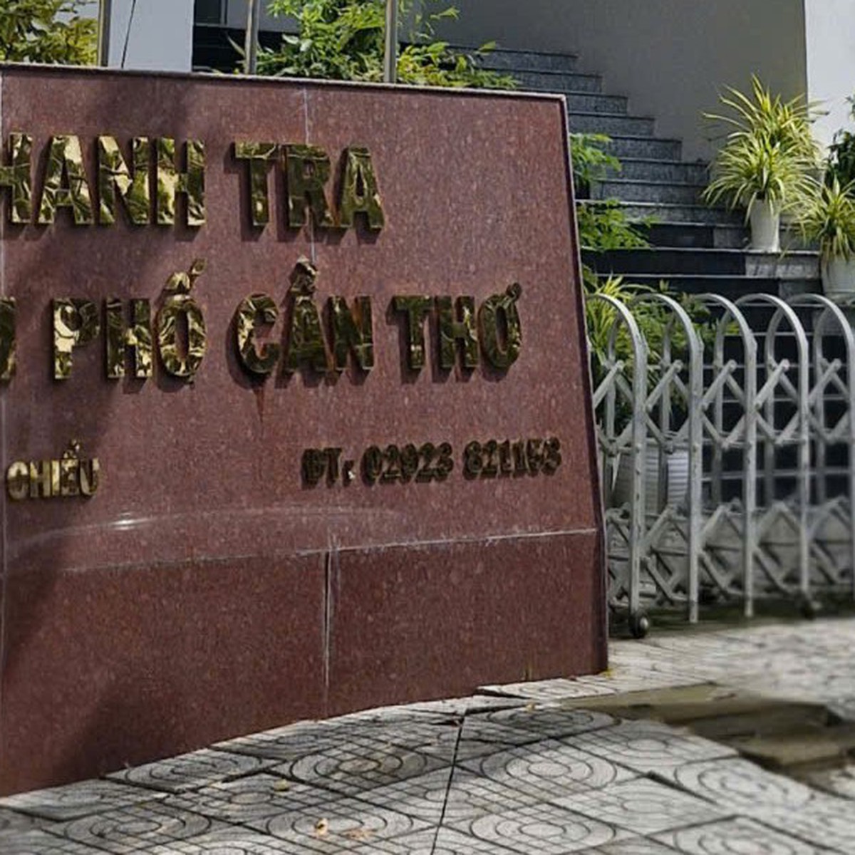 Sổ đỏ đã chuyển nhượng, vẫn ký hợp đồng bán nền thu hơn trăm tỉ đồng