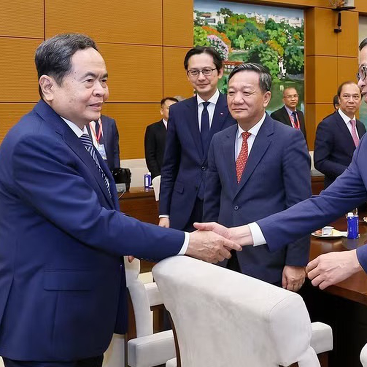 Chủ tịch Quốc hội đề nghị ngoại giao tiên phong thu hút các dòng vốn thế hệ mới