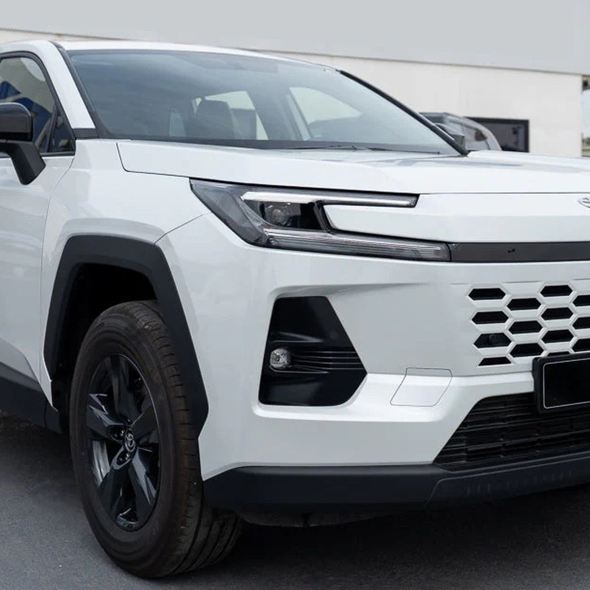 Toyota thừa nhận khó đọ giá rẻ với xe Trung Quốc, nên bán xe giá cao hơn