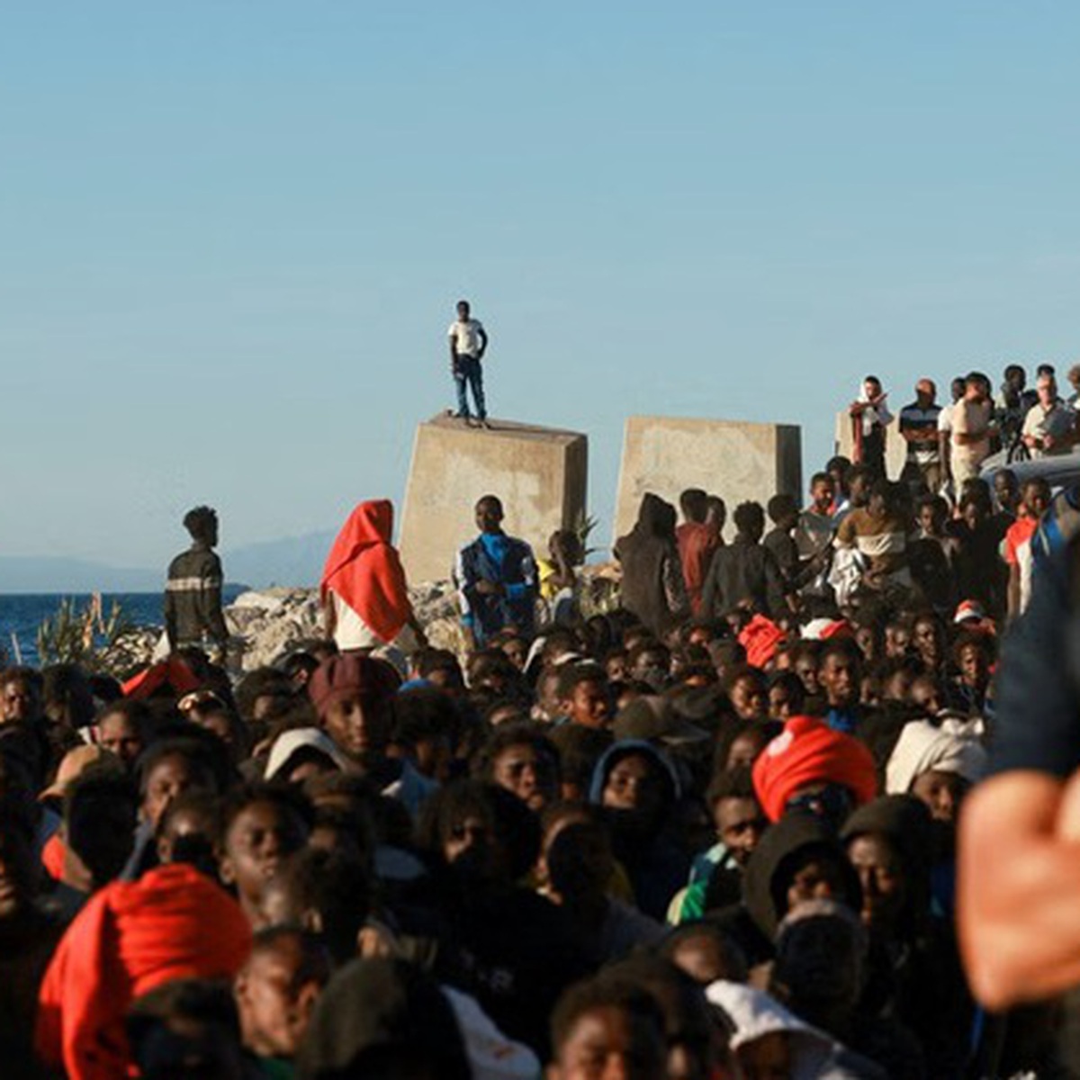 Nghe theo tin giả, hàng chục ngàn người Morocco đổ về Ceuta, 83 người thiệt mạng