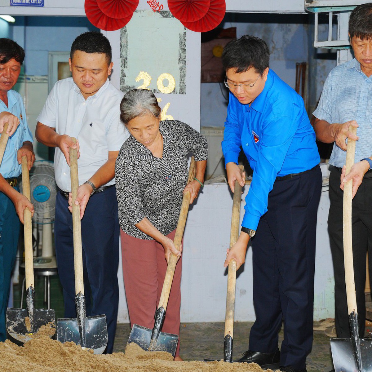 Sửa chữa mái ấm tình nghĩa cho cựu chiến binh giữa mùa hè tình nguyện