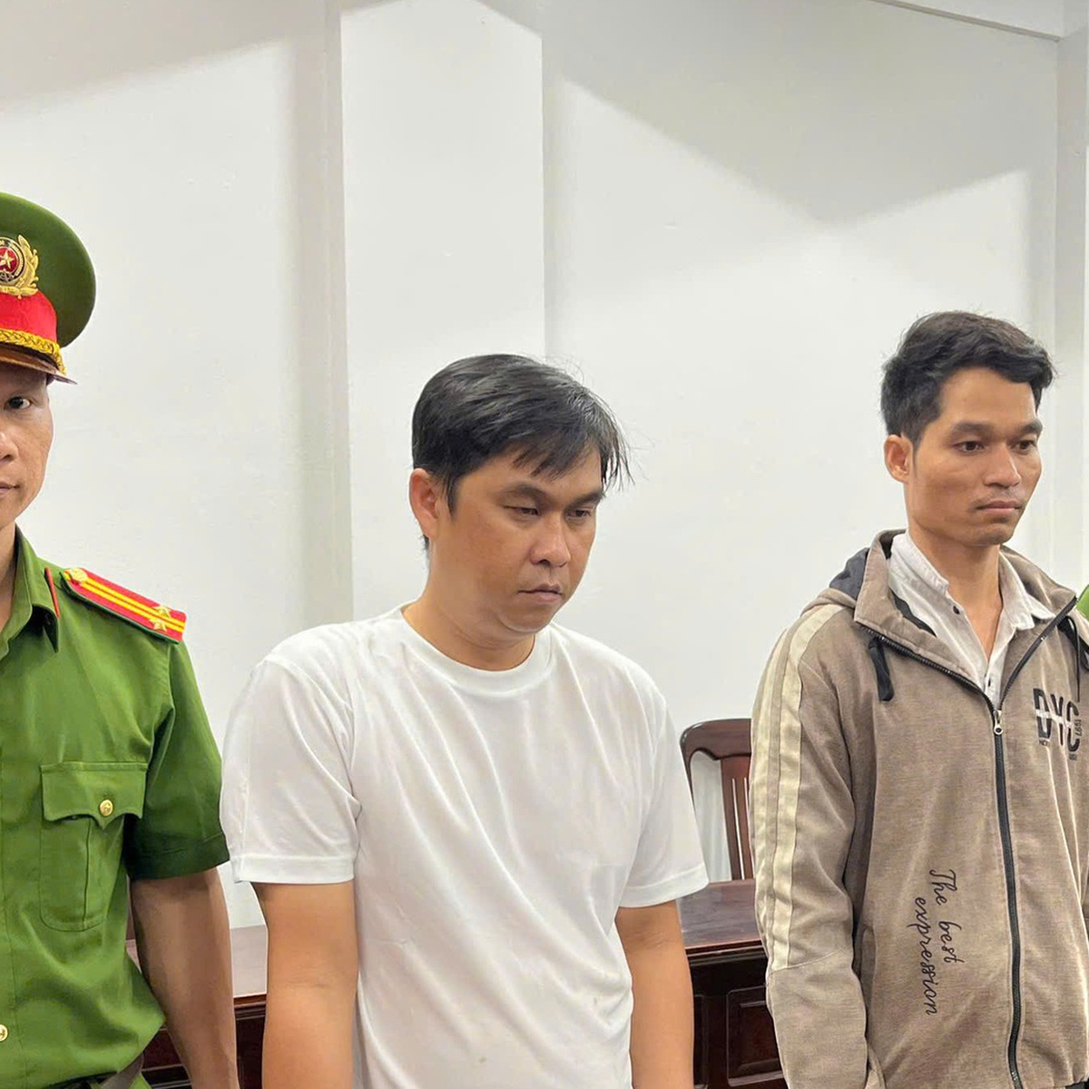 Khởi tố 7 người lập khống hồ sơ bệnh nhân để lấy thuốc bảo hiểm y tế