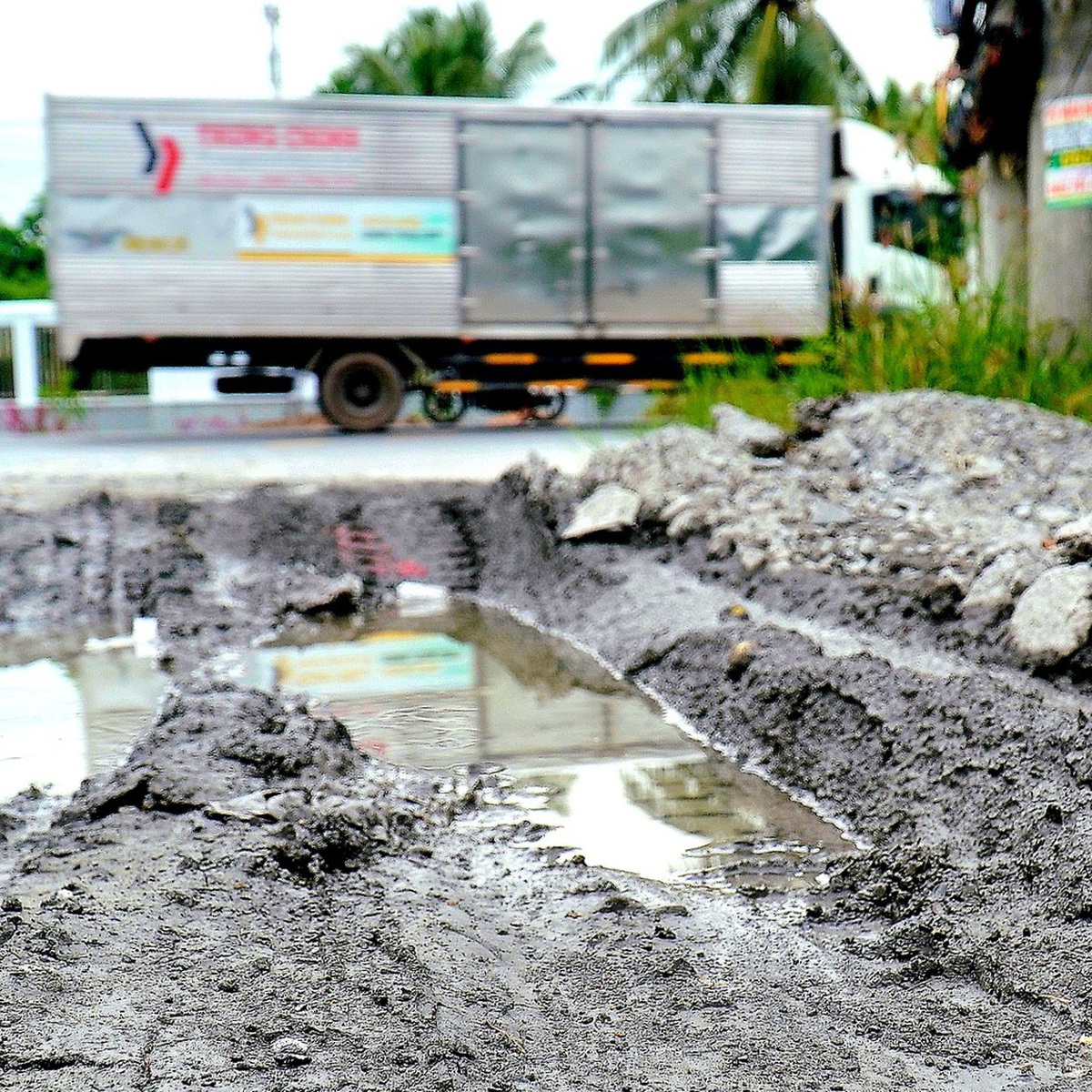 Tuyến đường mới Đoàn Thị Nghiệp ở Đồng Tháp vừa sửa xong đã hư hỏng