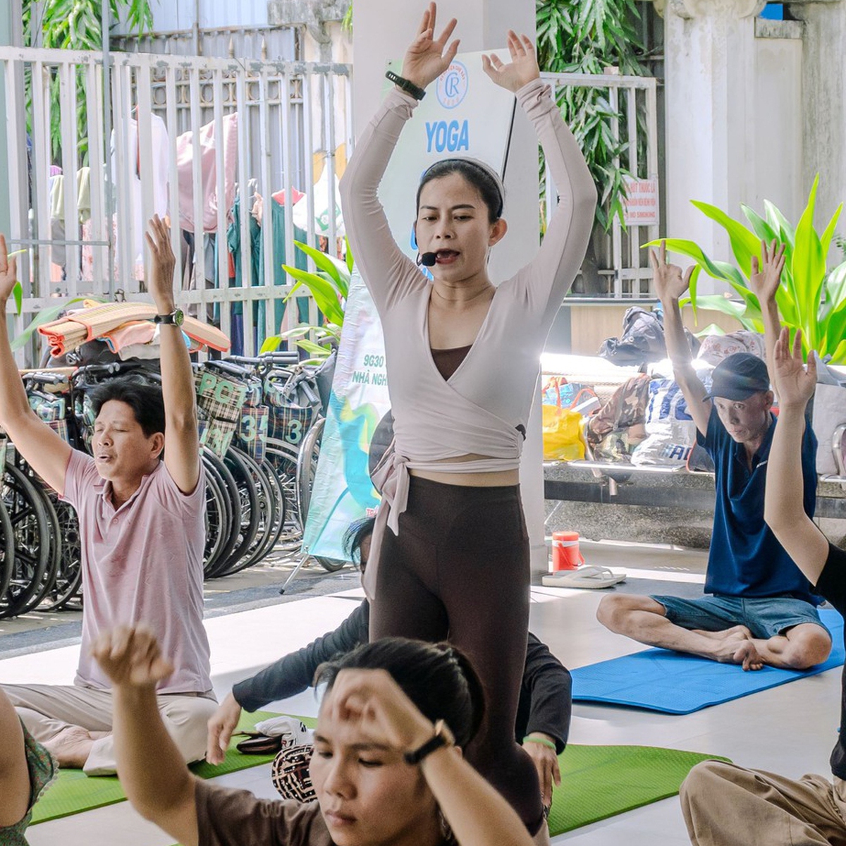 Từng mắc ung thư, cô giáo mở lớp yoga miễn phí cho bệnh nhân