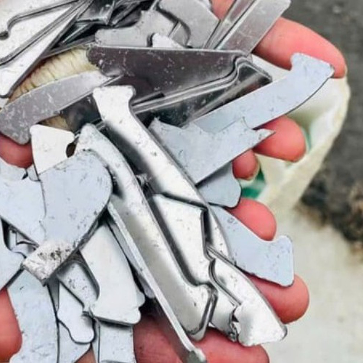 Xe đi trên cao tốc bất ngờ thủng lốp, tài xế xử lý sao cho an toàn?