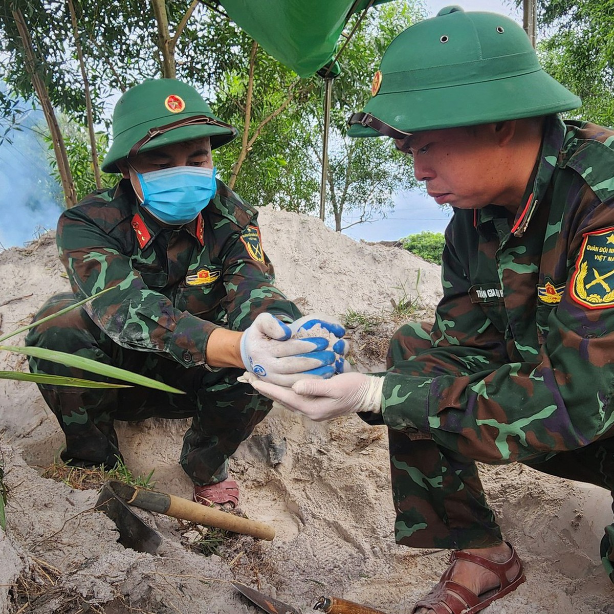 Tìm thông tin về hầm trú ẩn nghi vùi lấp 80 liệt sĩ ở Huế