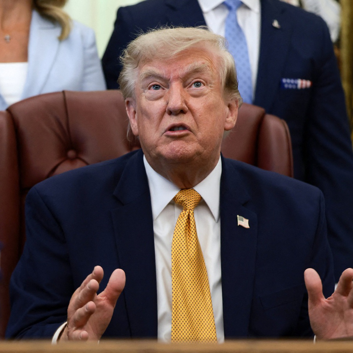 Ông Trump bác tin Mỹ thiếu vũ khí, doạ bỏ tù người làm rò rỉ thông tin
