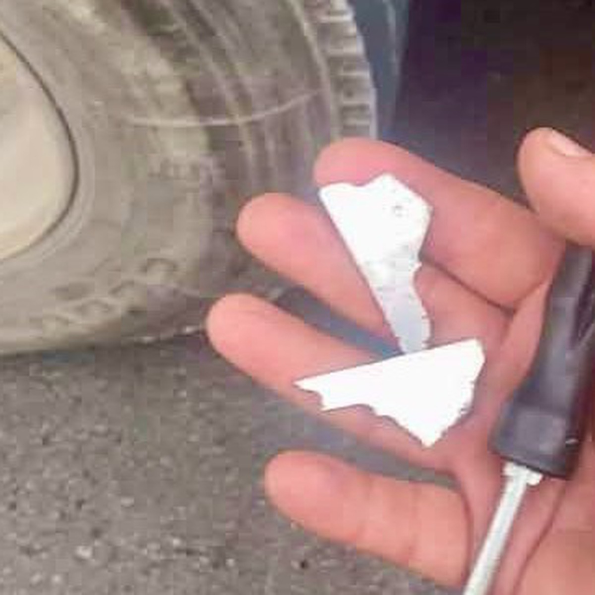 124 xe thủng lốp trên cao tốc do cán vụn sắt rơi từ xe chở phế liệu