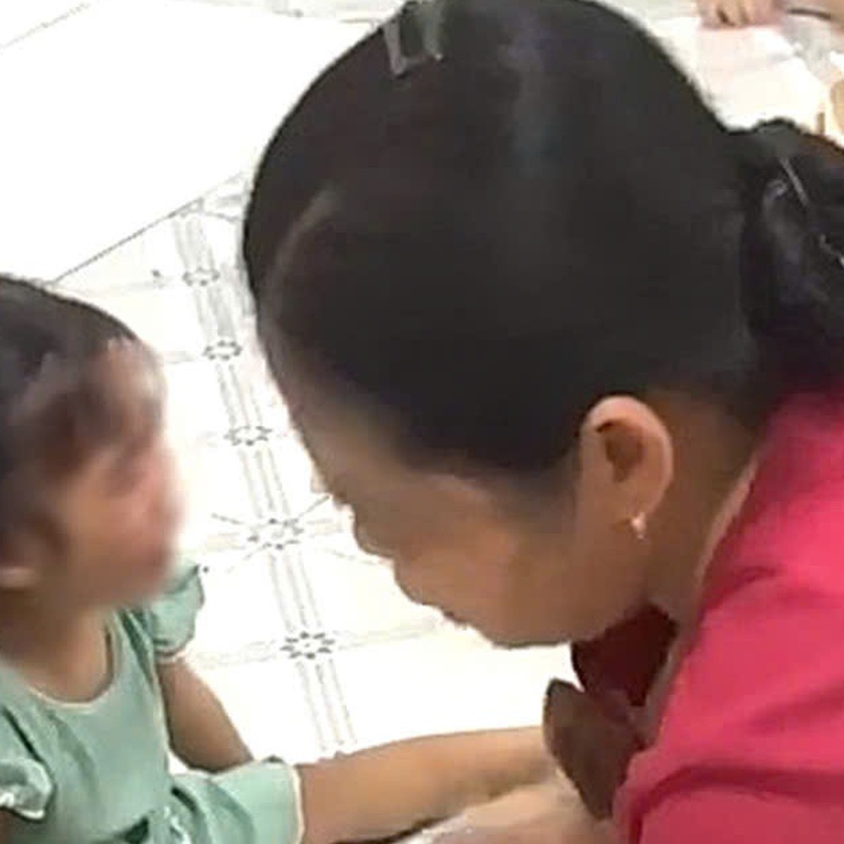 Kiểm tra pháp lý hoạt động trường mầm non có giáo viên bắn dây thun vào chân trẻ