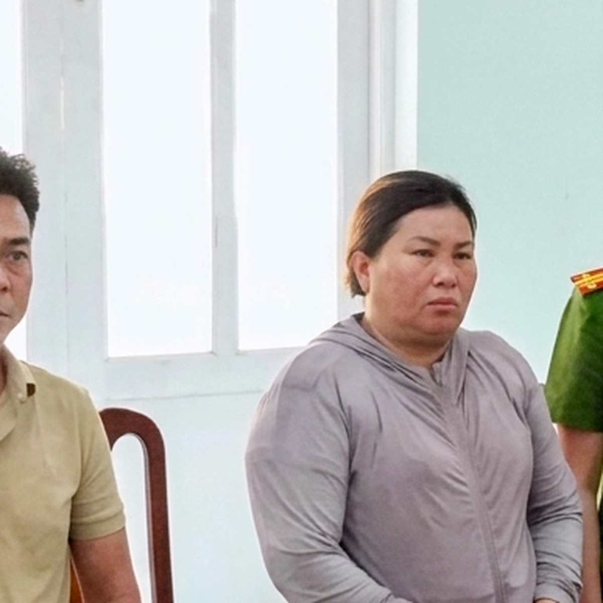 Khởi tố người phụ nữ thu gom 134 tấn ốc, sò chết để san lấp mặt bằng