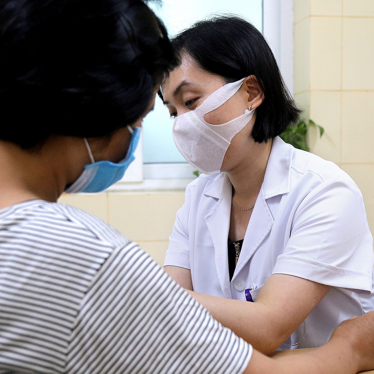 Bộ Y tế hướng dẫn khám sàng lọc ung thư vú ngay tại trạm y tế: Ai cần tầm soát?