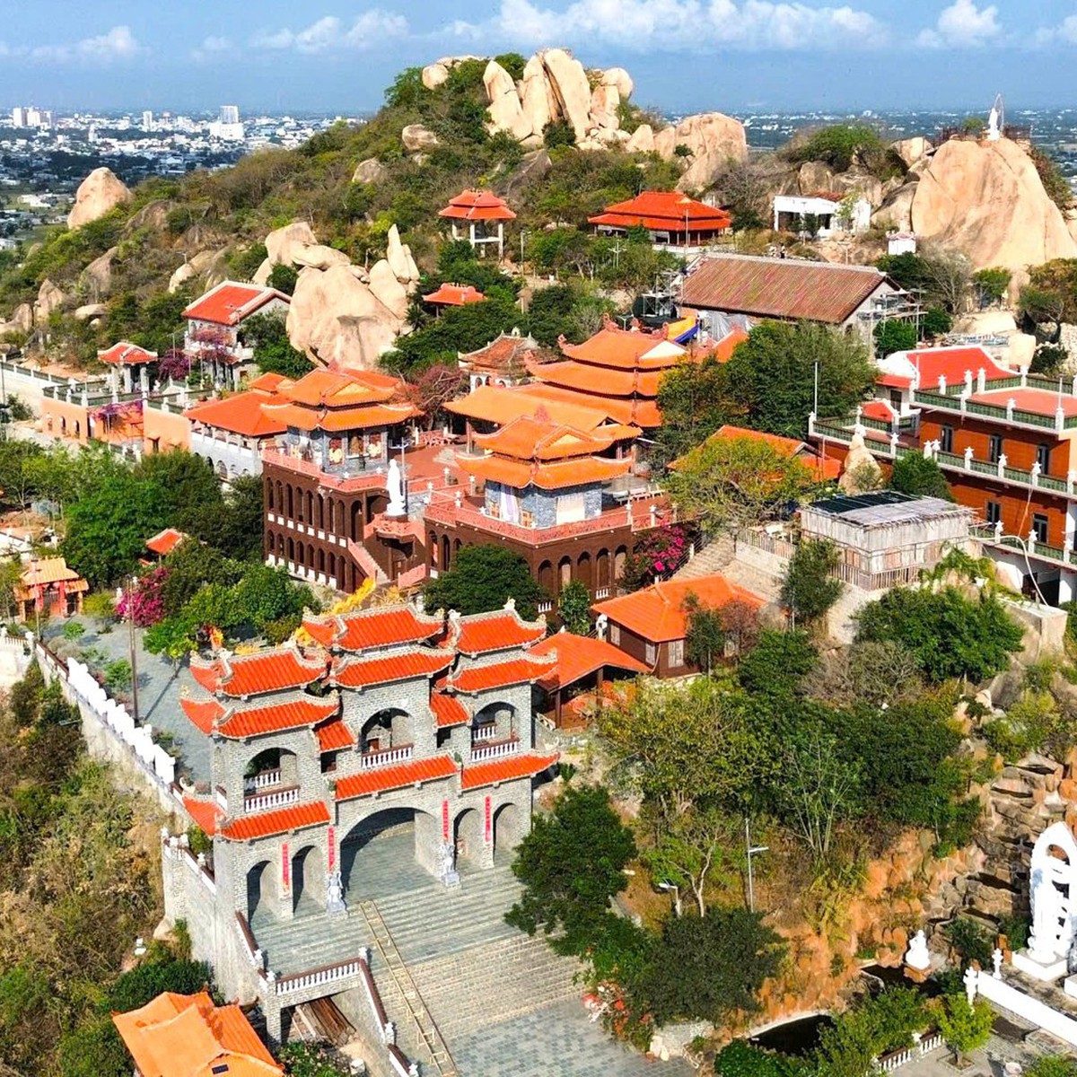 Nghỉ lễ 2-9: Rời xa phố thị, tìm về bình yên, thanh tịnh ở núi Đá Chồng