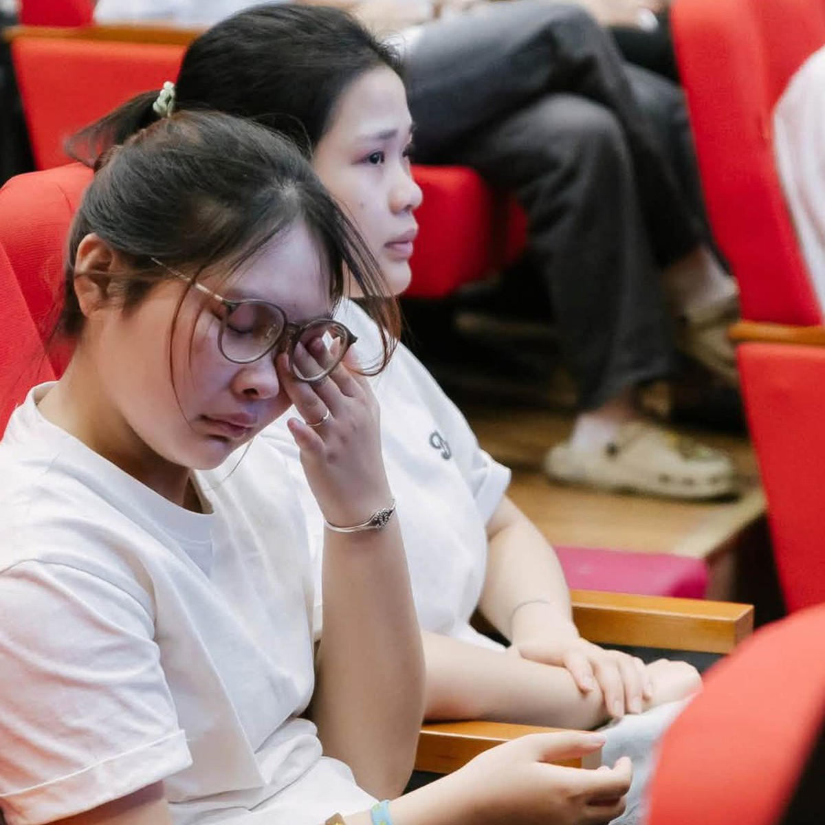 Hàng trăm sinh viên khóc nghẹn, tri ân chàng trai 19 tuổi hiến tạng cứu người