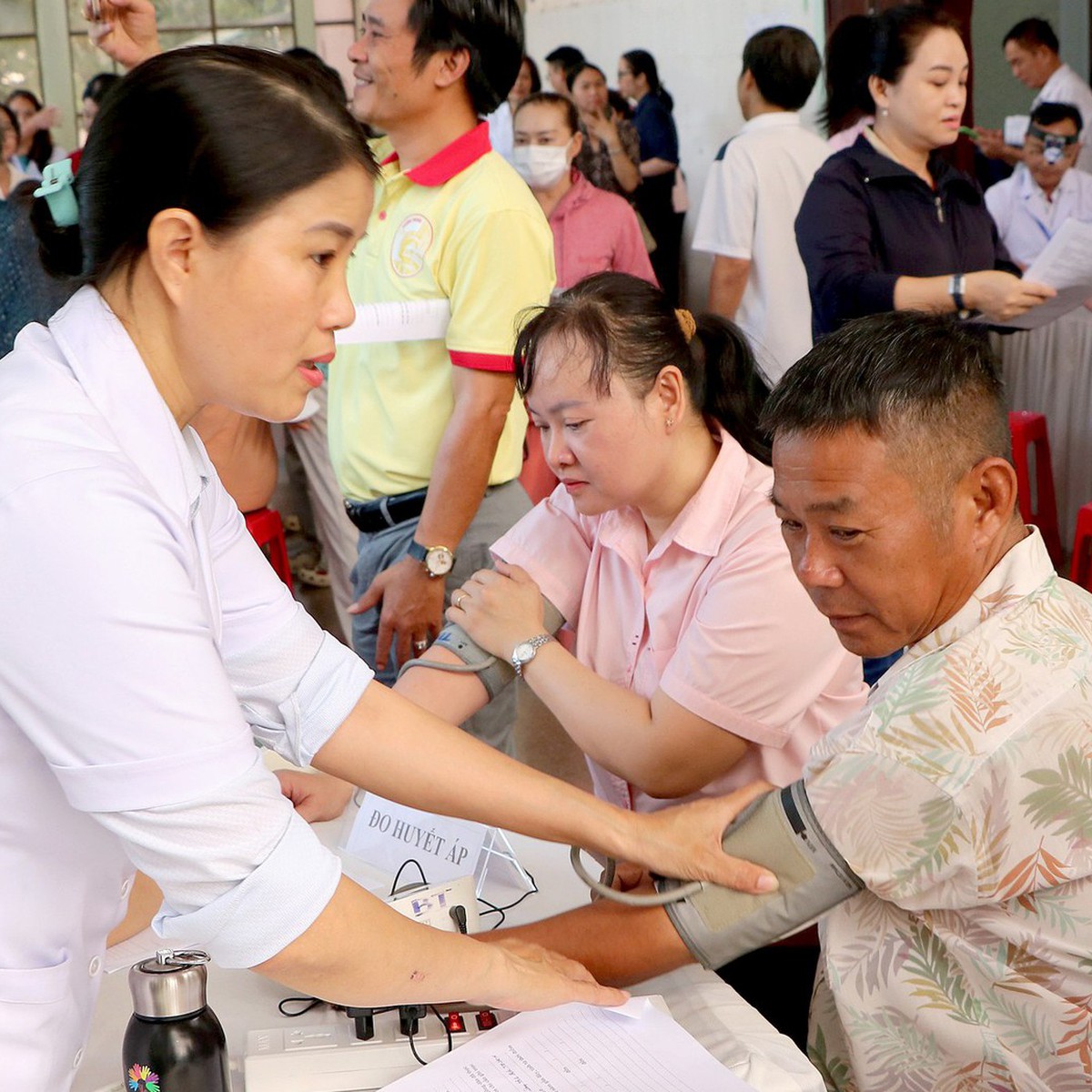 Vì sao TP.HCM đề xuất hỗ trợ đến 20 triệu đồng mỗi tháng cho bác sĩ luân phiên về trạm y tế?