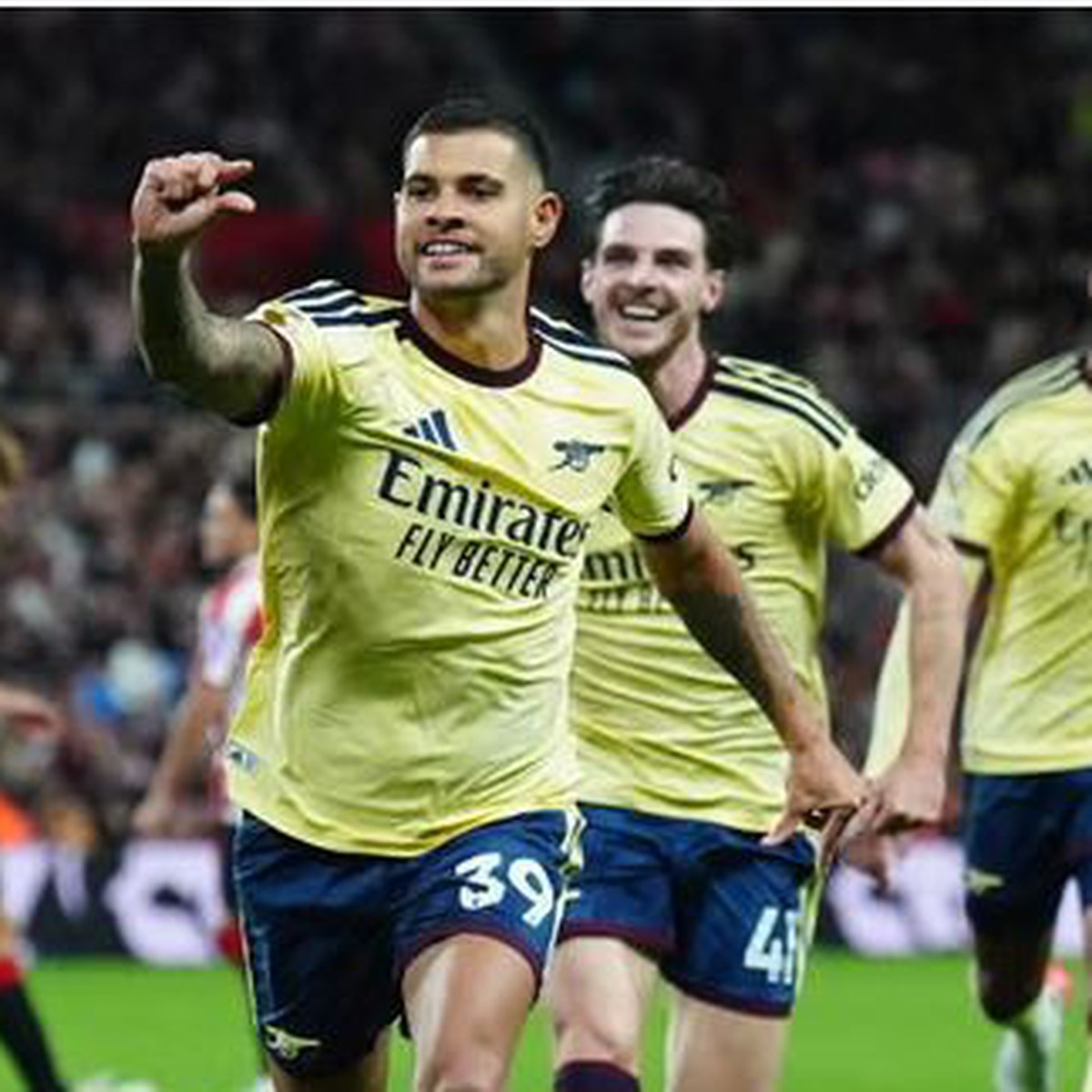 Arsenal giữ mạch toàn thắng, HLV Arteta vẫn chỉ trích trọng tài vì 'quả phạt đền ngớ ngẩn'