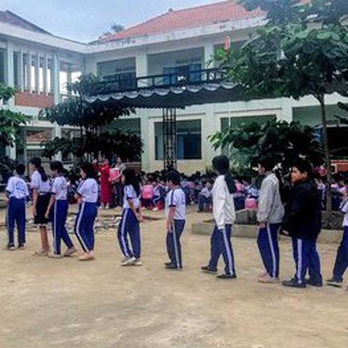 Sáp nhập trường, học sinh trường công Khánh Hòa không phải đổi đồng phục, bảng tên