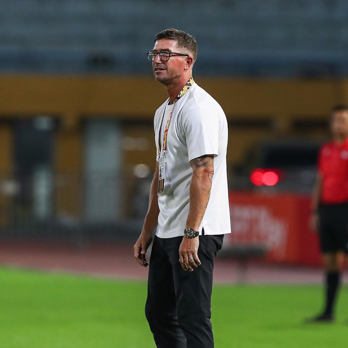 CLB Hà Nội căng thẳng, HLV Kewell họp với cầu thủ rất lâu trong phòng thay đồ