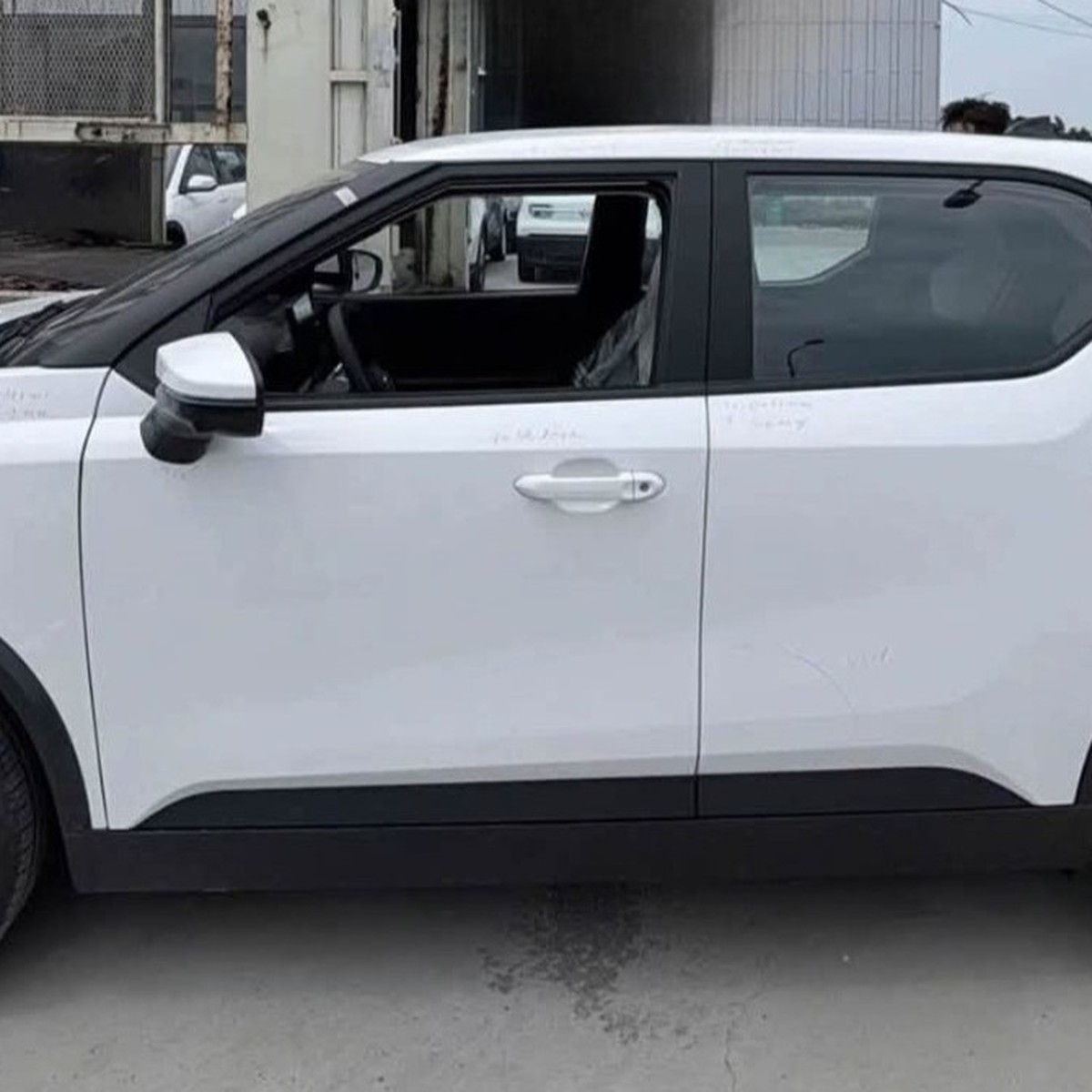 VinFast VF5 mới lộ ảnh không che: Dễ có cốp trước, 30% pin đi được 90km