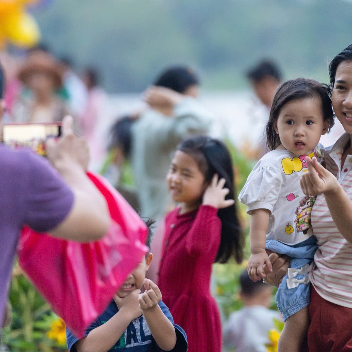Cha mẹ nên 'nắm' và 'buông' thế nào để con tự muốn cố gắng?