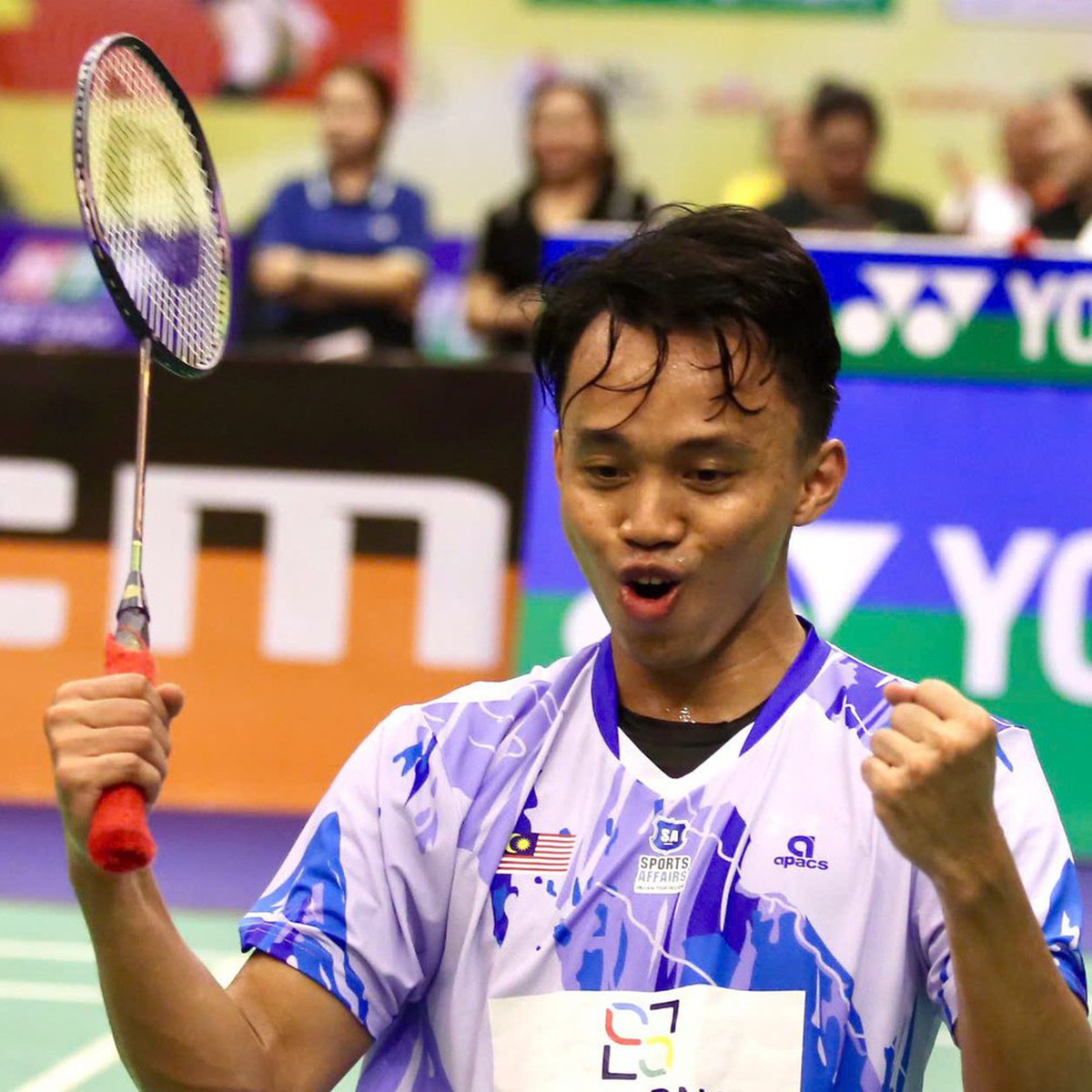 Vô địch Giải cầu lông Vietnam Open, tay vợt Malaysia ném vợt tặng khán giả
