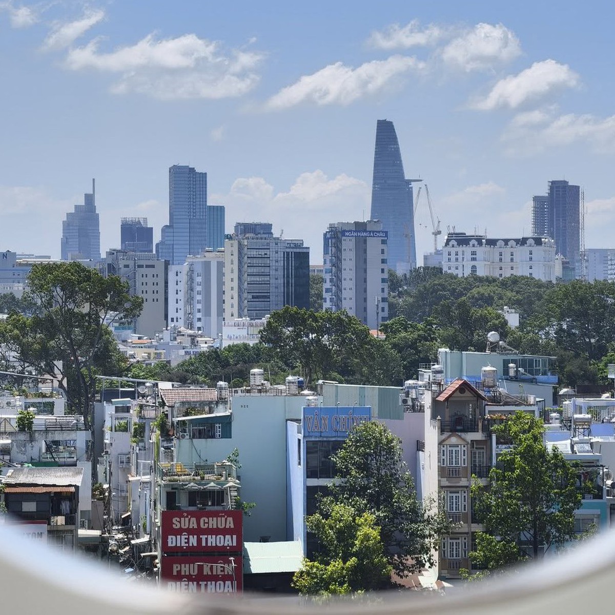 Đi thật chậm để thấy TP.HCM có gì mà ta yêu đến thế