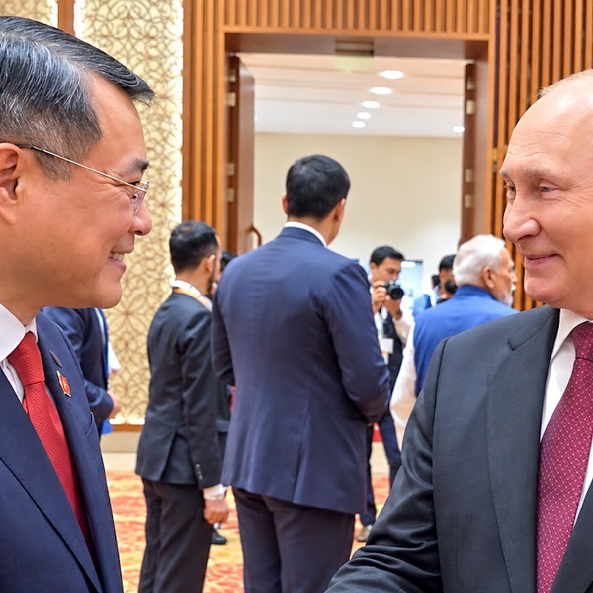 Thủ tướng Lê Minh Hưng gặp lãnh đạo các nước, tổ chức quốc tế bên lề thượng đỉnh BRICS