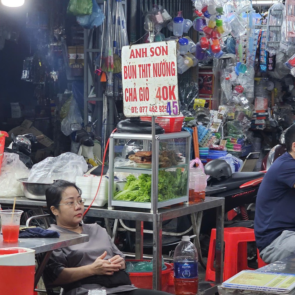 Rau, củ, thịt, cá... cùng nhích giá, bữa cơm thêm nặng gánh