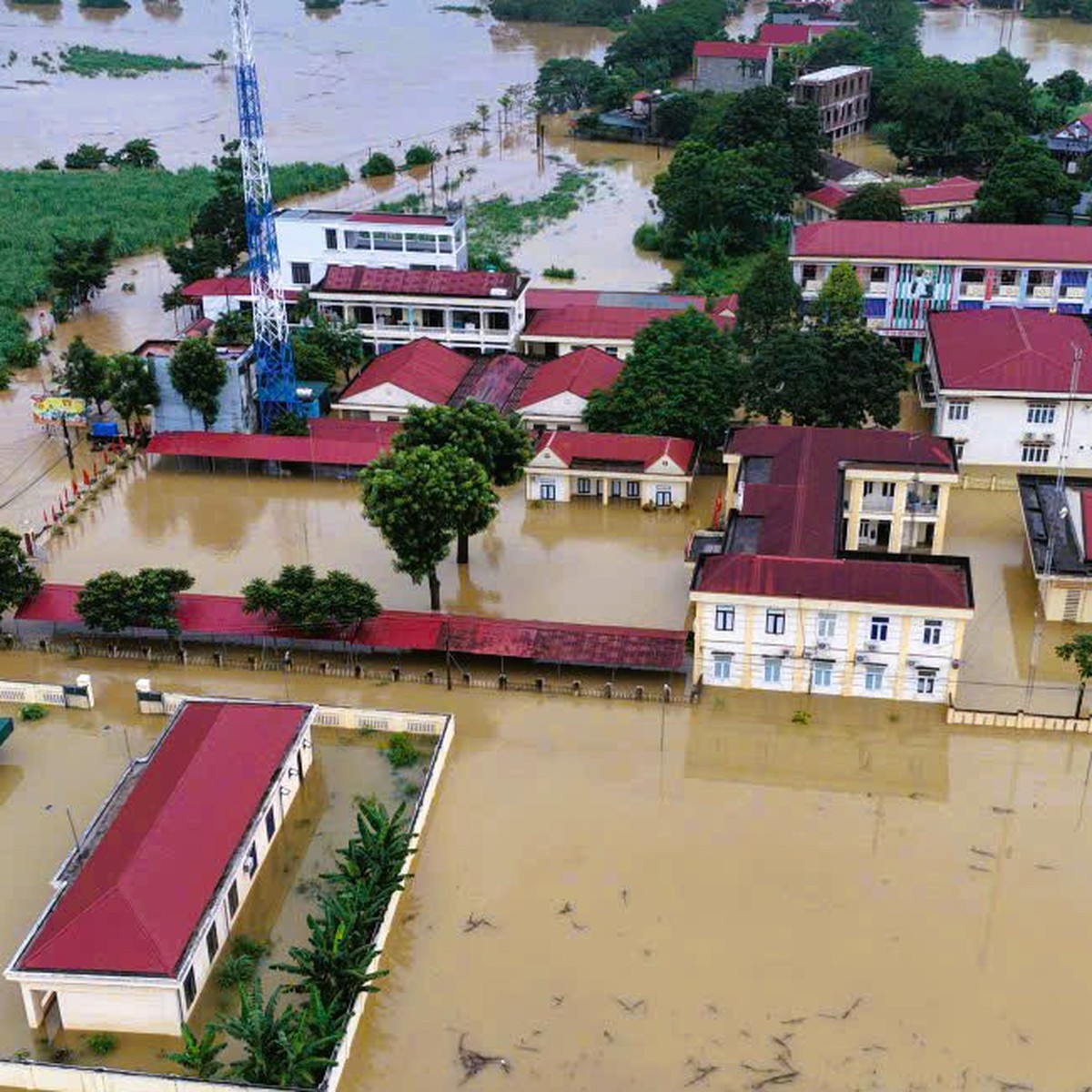 Hàng trăm nhà dân ở Thanh Hóa ngập sâu do nước sông Bưởi dâng cao