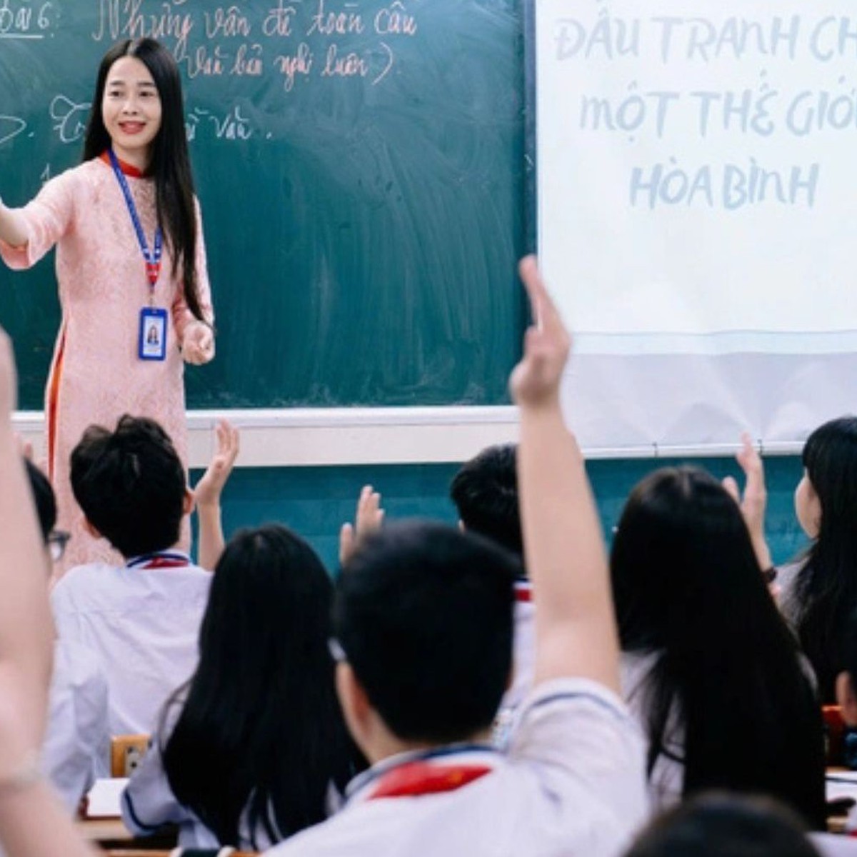 Bạn đọc nêu loạt lý do nên và không nên giảm tuổi nghỉ hưu cho thầy, cô giáo