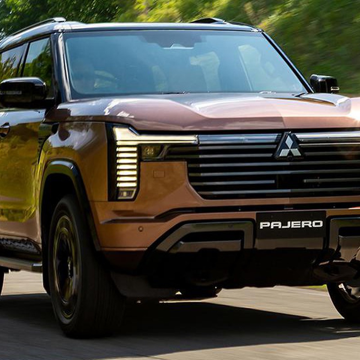 Mitsubishi Pajero mới là đối thủ Everest, Prado nhưng lấy xe đắt hơn làm chuẩn