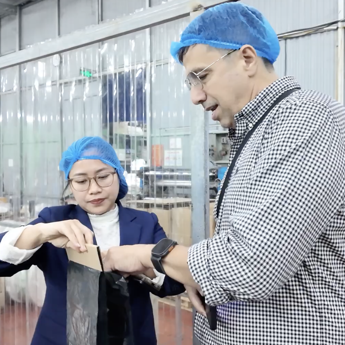 Startup Việt phát triển bao bì tự phân hủy từ bột ngô, bột sắn