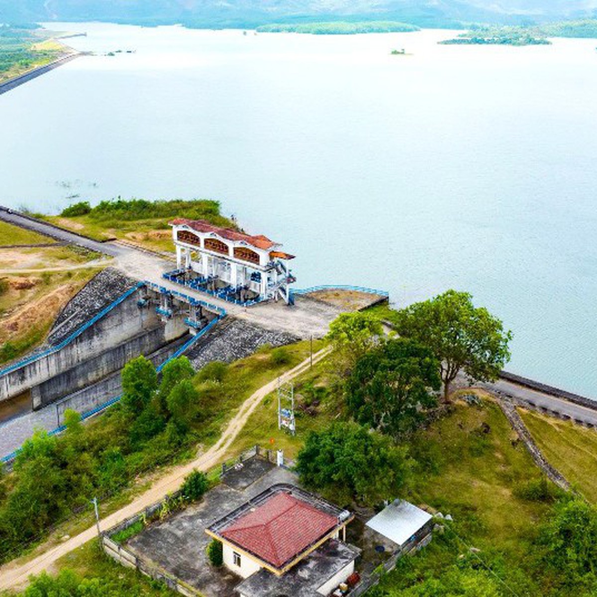 Các hồ chứa nước ở Khánh Hòa 'bị thấm nhẹ, vẫn đảm bảo an toàn' khi mưa lũ