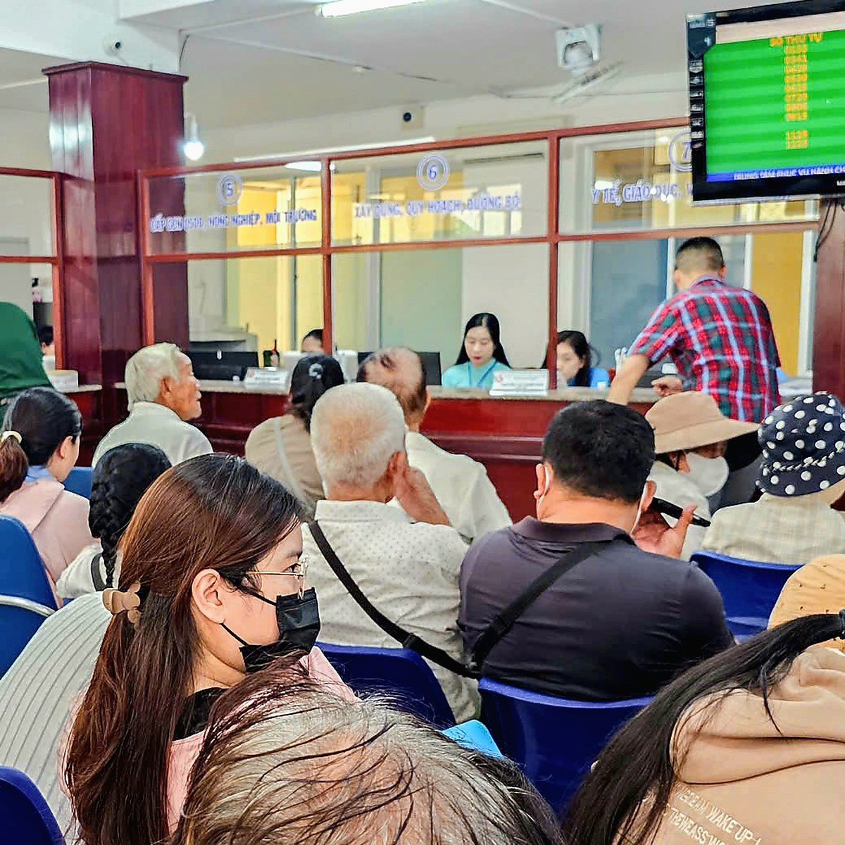Vụ cán bộ để 'dân kêu' chậm làm thủ tục liên quan đất đai sẽ bị loại: Người dân thiệt hại khi hồ sơ bị chậm