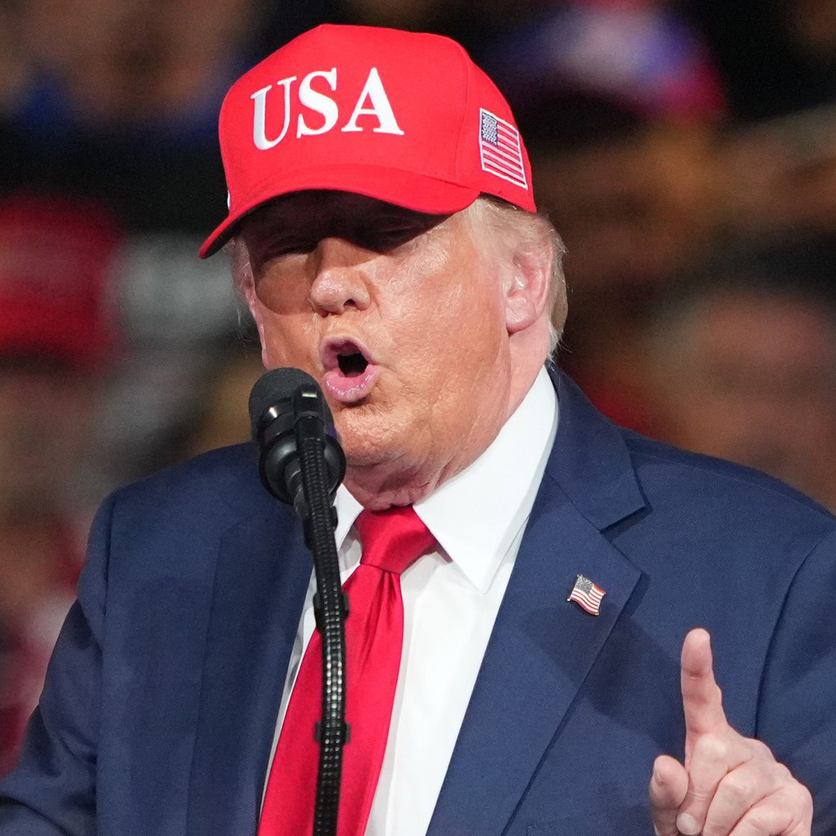 Ông Trump dọa áp thuế nặng EU vì muốn kết nạp Canada là thành viên liên kết