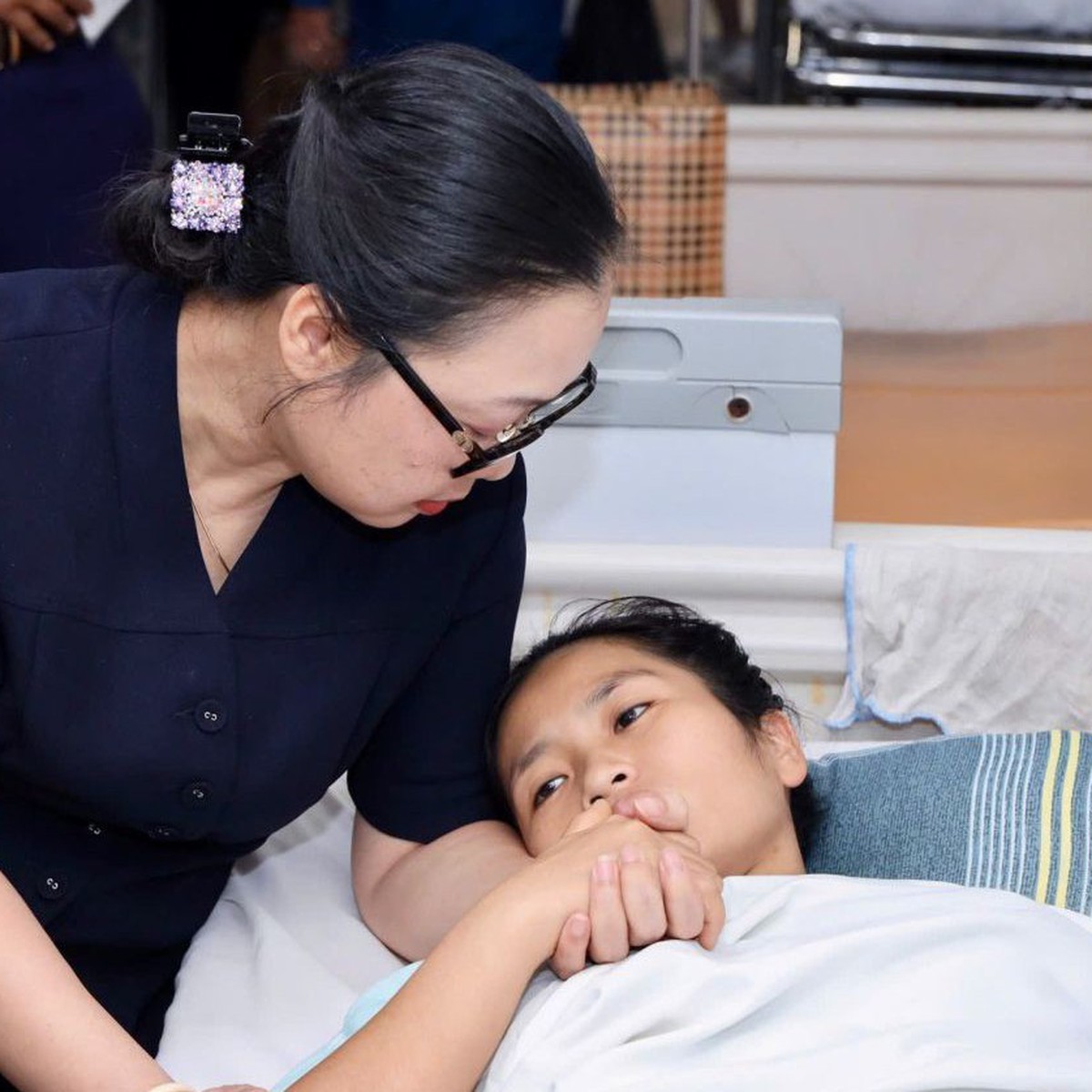Chủ tịch nước tặng thưởng Huân chương Dũng cảm cho cô giáo Hoàng Thị Hiền