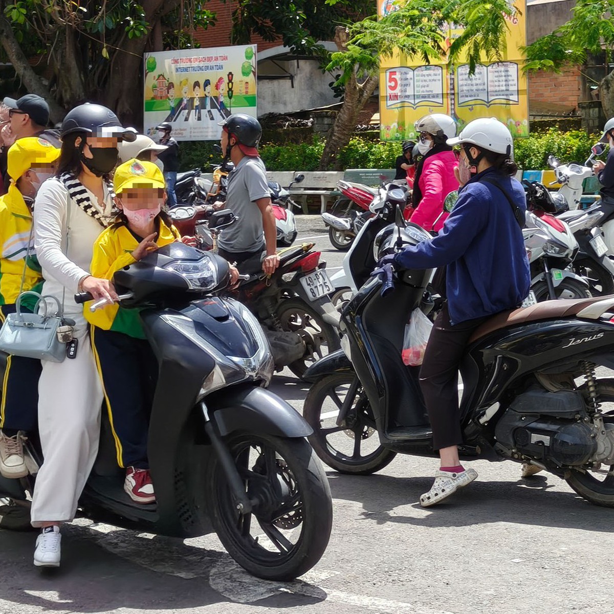 Một trường tiểu học ở Đà Lạt cho học sinh nghỉ học để cưỡng chế thi hành vụ án 18 năm