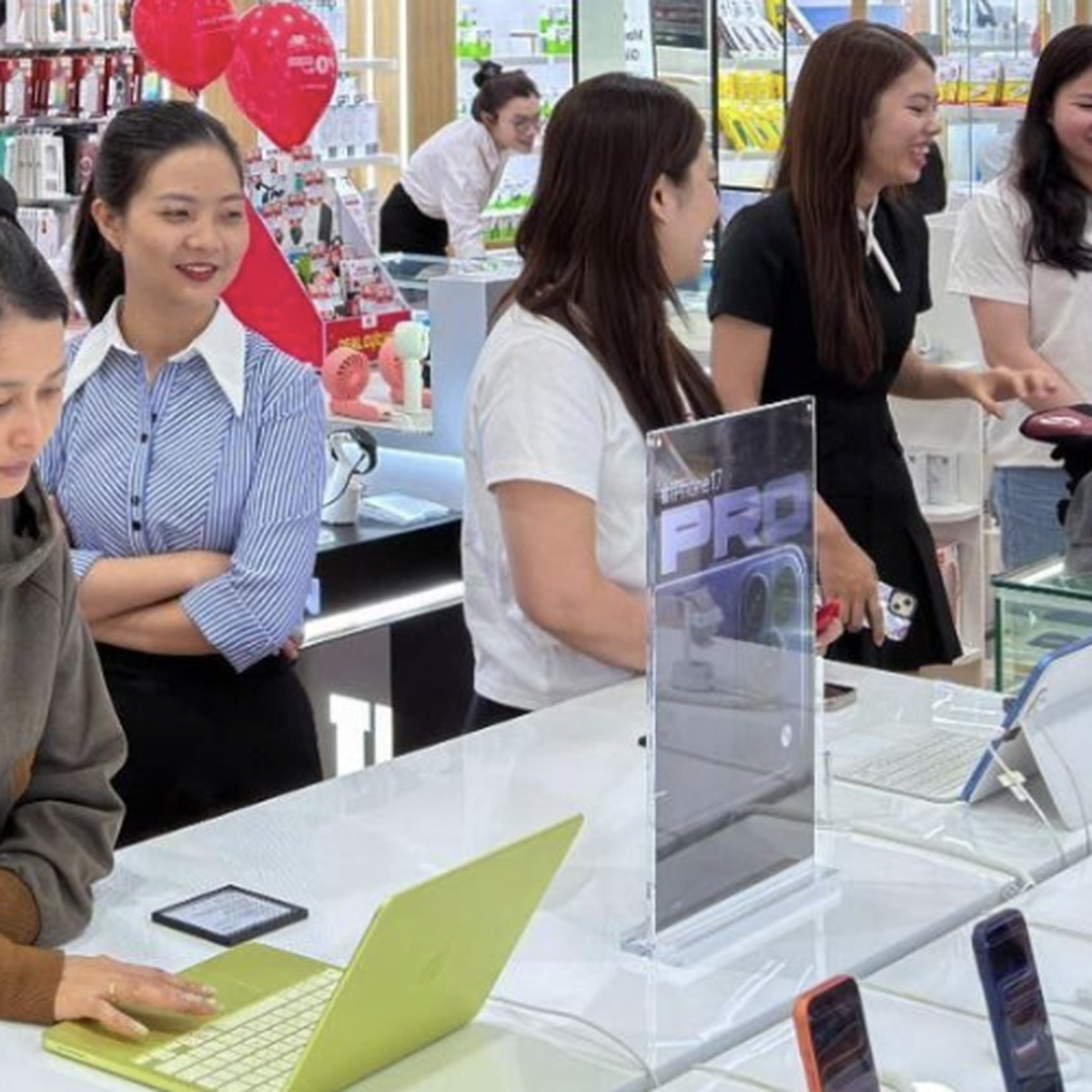 Nhà bán lẻ tất bật trước giờ G mở bán iPhone 18 tại Việt Nam