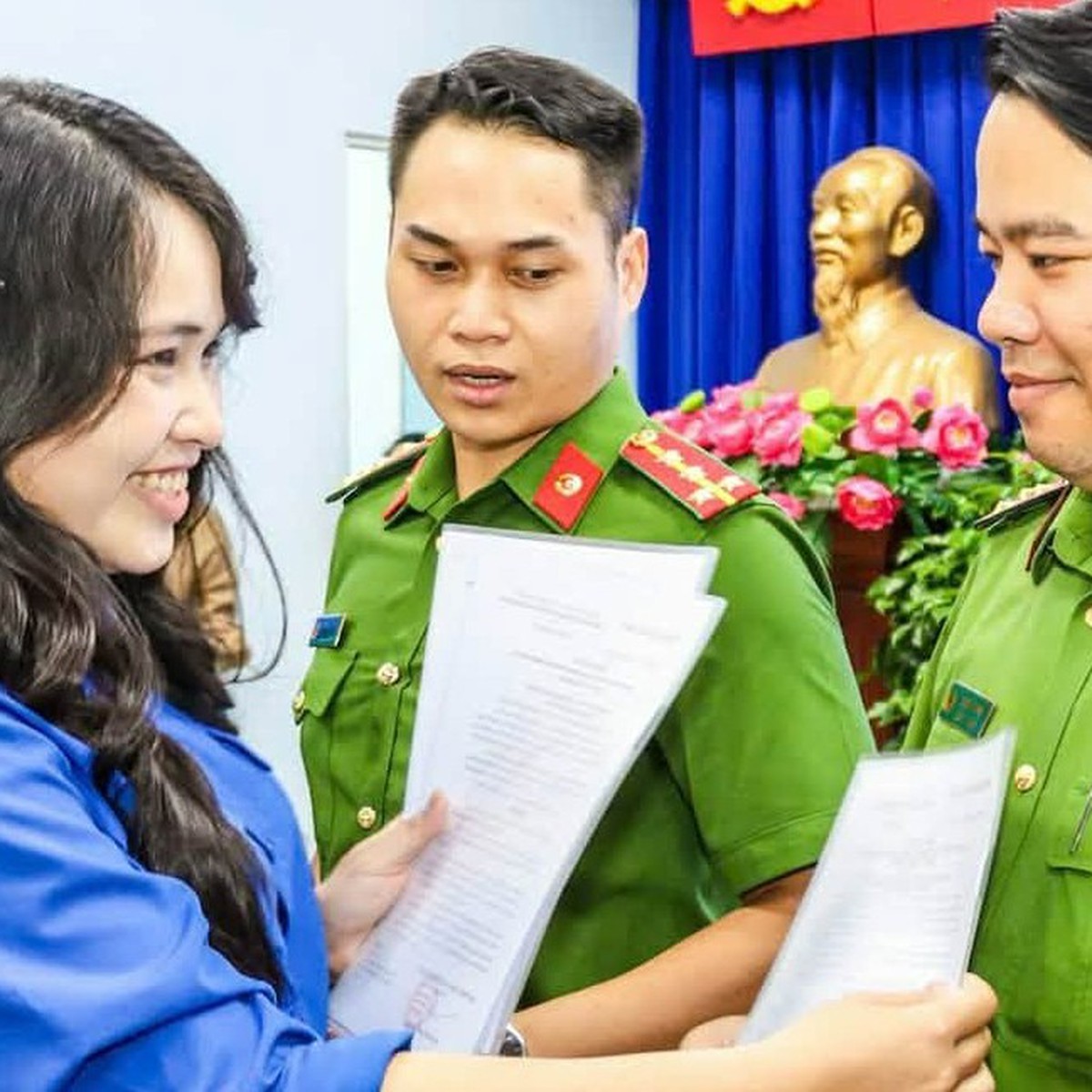 Công nhân tham gia chi hội, bạn trẻ tình nguyện vì Nhân dân phục vụ