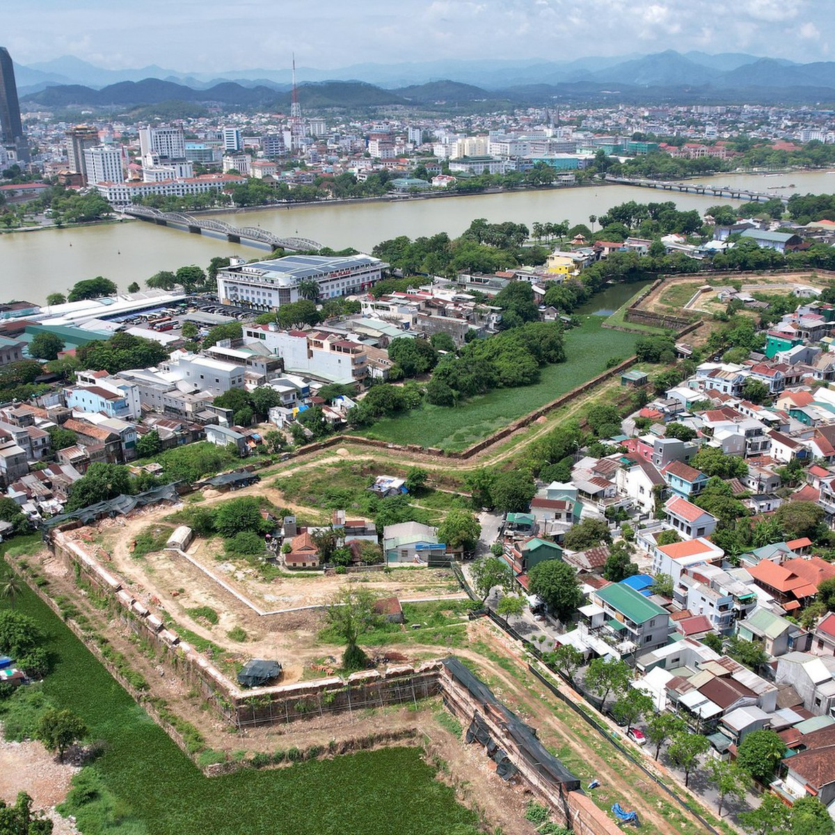 Chủ tịch TP Huế: Phải bảo đảm quyền lợi của dân khi giải phóng mặt bằng di tích Kinh thành Huế