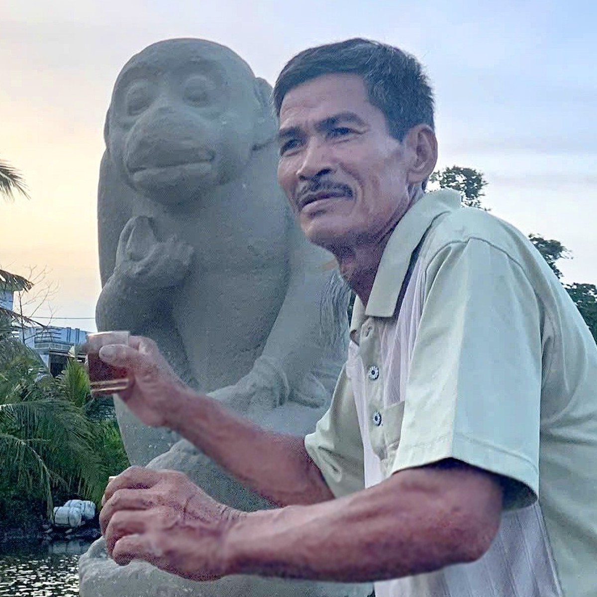 Thưởng gần 93 triệu cho người vớt, giao nộp tượng thần khỉ Hanuman ở Quảng Ngãi
