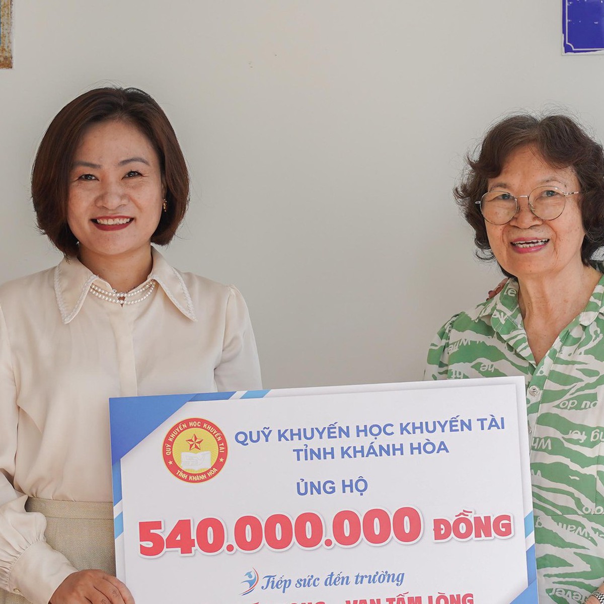 Quỹ khuyến học và các doanh nghiệp Khánh Hòa trao Tuổi Trẻ 540 triệu đồng Tiếp sức đến trường